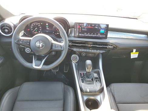 Used 2024 Alfa Romeo Tonale Veloce AWD/4WD image 6