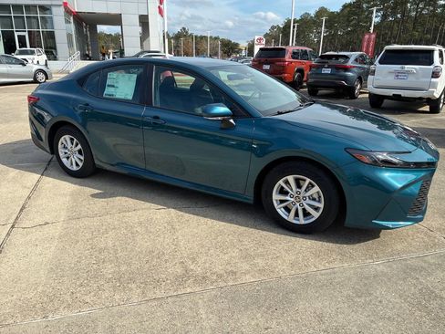 New 2026 Toyota Camry LE image 9