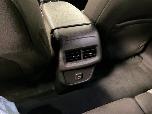 Used 2023 Chevrolet Equinox LT w/ Driver Convenience Package image 27