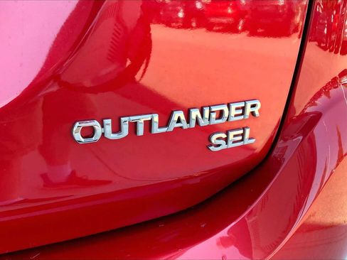 Used 2017 Mitsubishi Outlander SEL AWD/4WD image 10