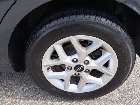 Used 2023 Kia Soul LX w/ LX Technology Package FWD image 29