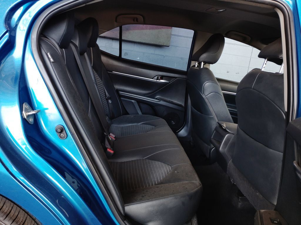 Used 2019 Toyota Camry SE w/ Carpet Mat Package FWD image 17