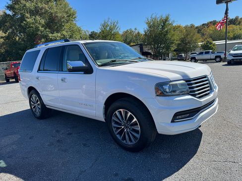 Used 2015 Lincoln Navigator 2WD image 7