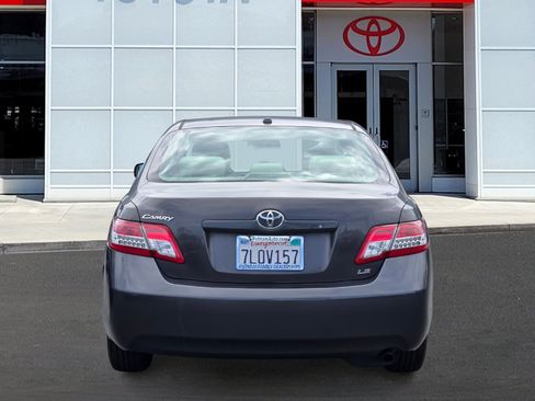 Used 2011 Toyota Camry LE FWD image 5