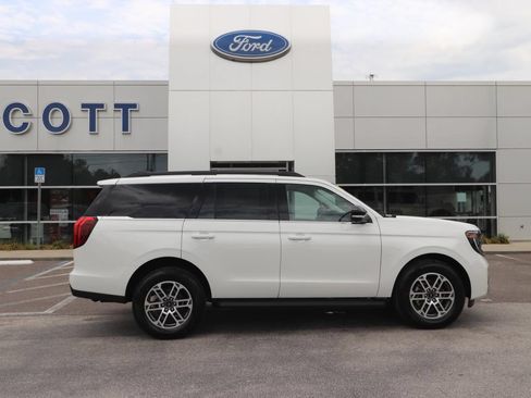 New 2026 Ford Expedition Active RWD image 18