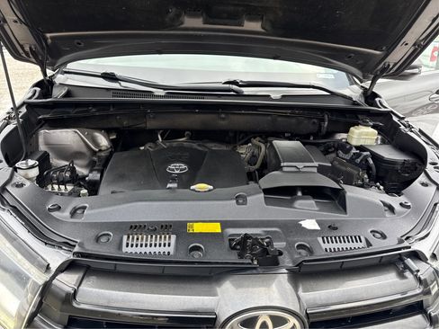 Used 2017 Toyota Highlander SE image 13