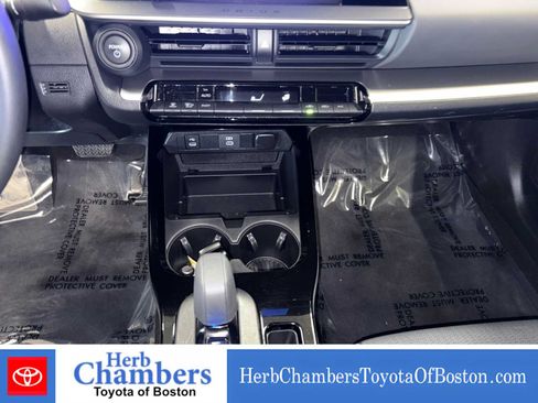 Used 2023 Toyota Prius LE AWD/4WD image 18