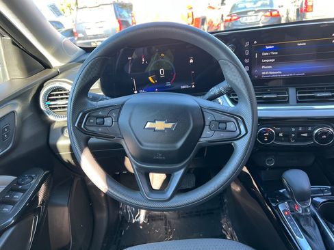 Used 2024 Chevrolet Trax LT image 21