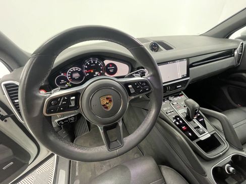 Certified 2020 Porsche Cayenne image 4