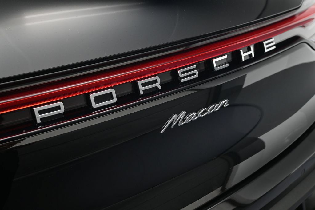 Used 2026 Porsche Macan AWD/4WD image 25
