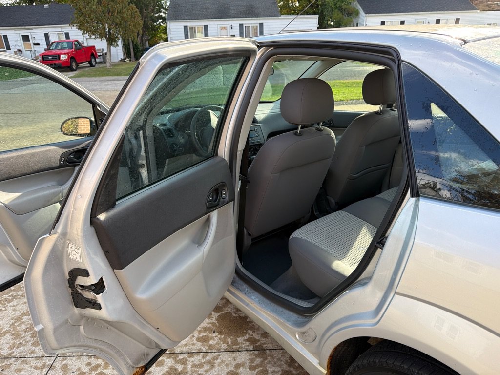 Used 2006 Ford Focus ZX4 Sedan FWD image 13