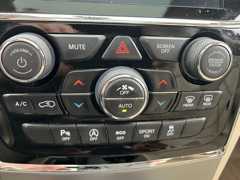 Used 2020 Jeep Grand Cherokee Overland image 38