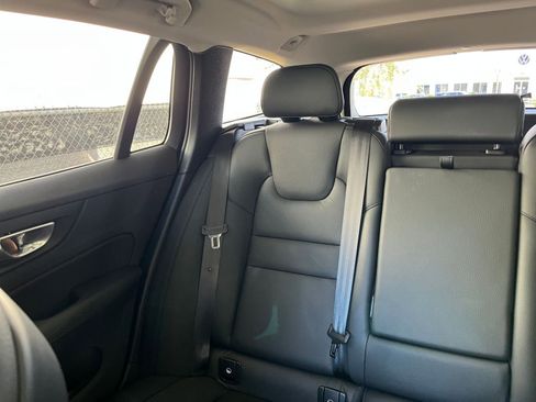 Used 2025 Volvo V60 B5 Cross Country Plus image 39