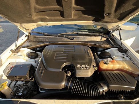 Used 2020 Chrysler 300 S RWD image 9