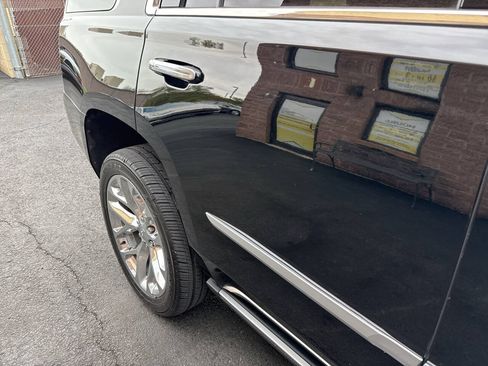 Used 2018 Cadillac Escalade Platinum AWD/4WD image 14