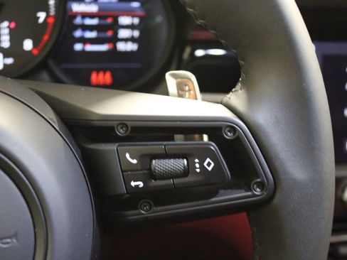Certified 2025 Porsche Macan AWD/4WD image 23