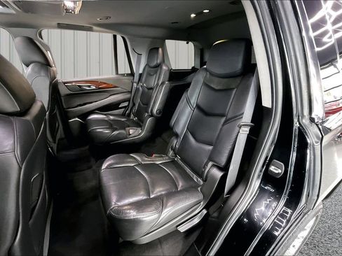 Used 2019 Cadillac Escalade Premium Luxury w/ LPO, Radiant Package AWD/4WD image 22