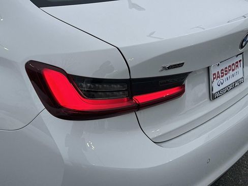 Used 2022 BMW 330i xDrive Sedan w/ Premium Package image 9
