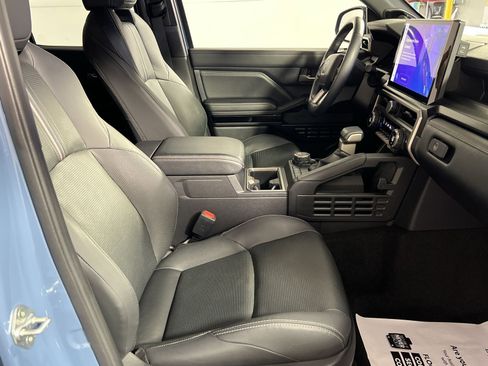 Used 2025 Toyota 4Runner Limited AWD/4WD image 29