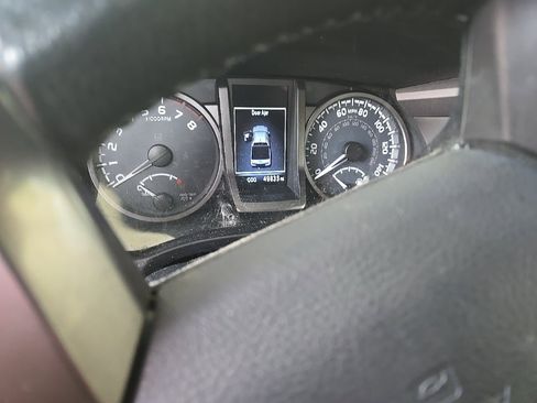 Used 2019 Toyota Tacoma TRD Off-Road image 3