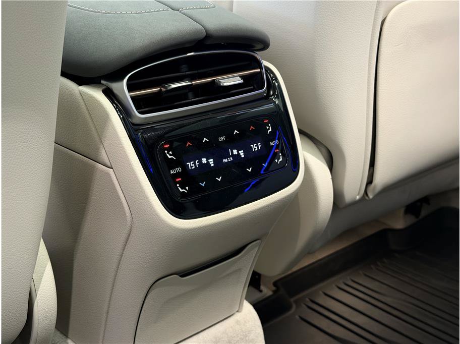 Used 2023 Mercedes-Benz EQS 580 4MATIC SUV w/ Exclusive Trim Package image 24