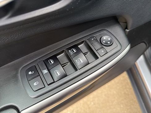 Used 2019 Jeep Cherokee Latitude Plus w/ Cold Weather Group image 10