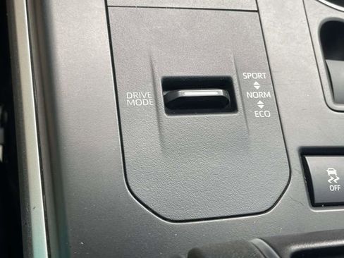 Used 2020 Toyota Highlander XLE FWD image 31