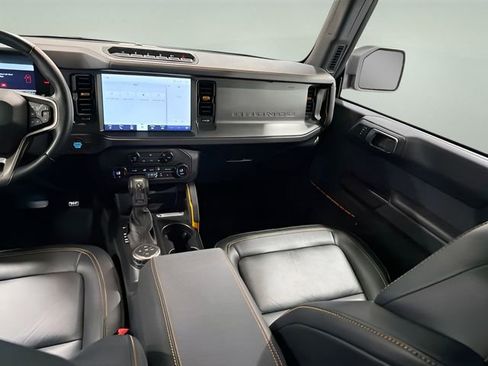 Used 2024 Ford Bronco Badlands w/ Sasquatch Package AWD/4WD image 28