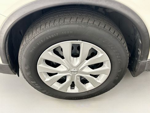 Used 2018 Nissan Rogue S AWD/4WD image 11
