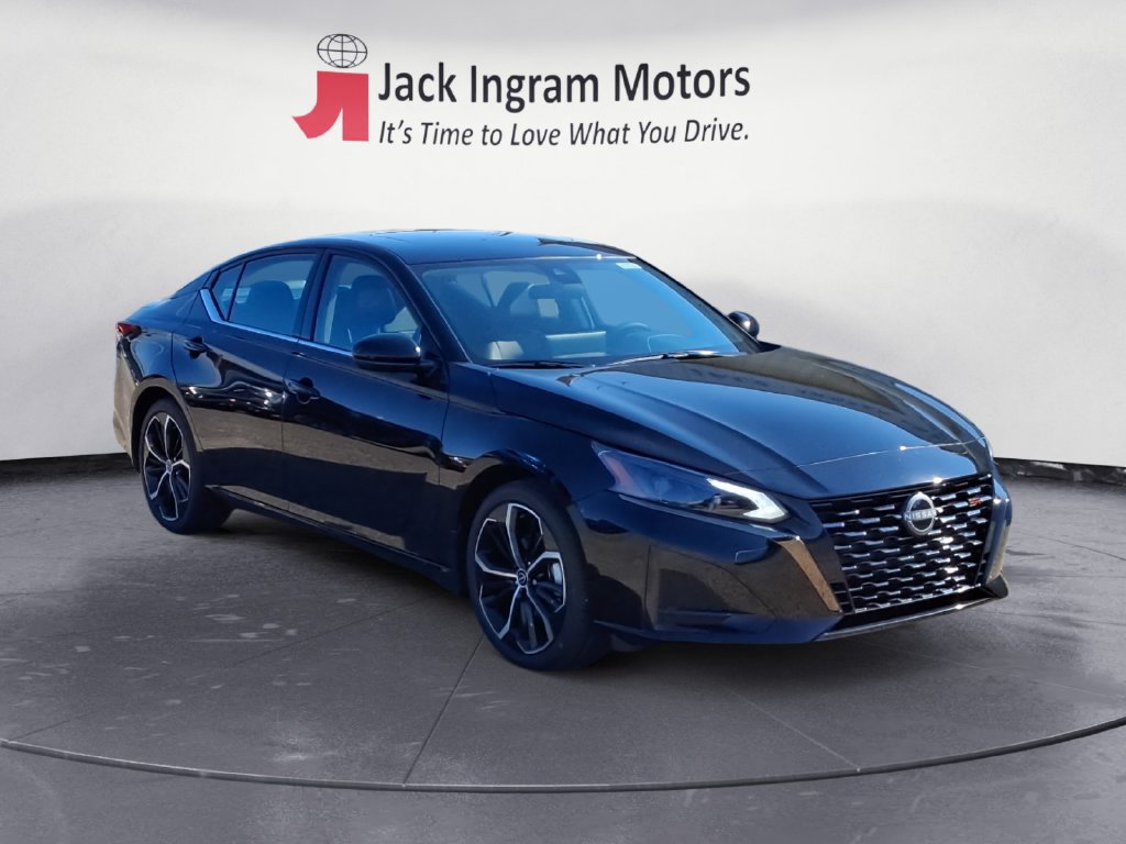 Used 2025 Nissan Altima 2.5 SR w/ SR Premium Package FWD image 7