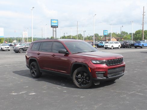 Used 2024 Jeep Grand Cherokee L Limited w/ Luxury Tech Group II AWD/4WD image 2
