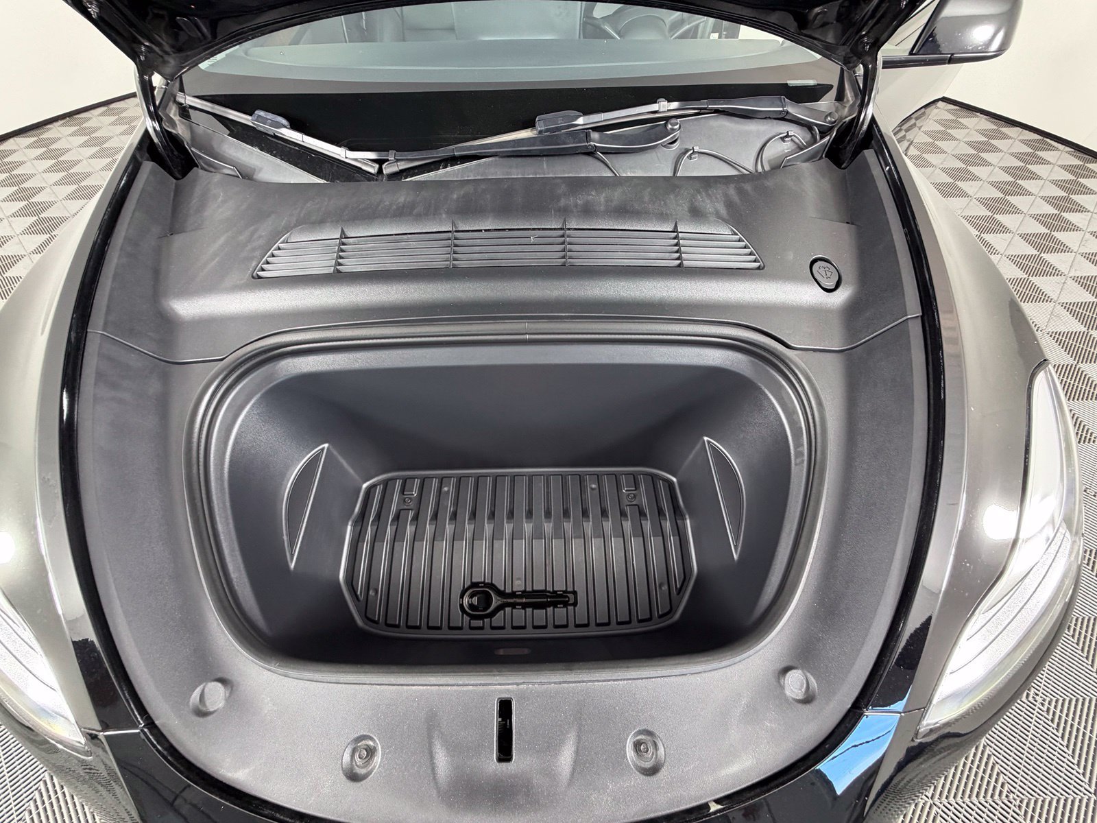 Used 2022 Tesla Model Y Long Range AWD/4WD image 26