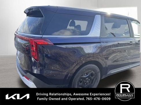 Used 2025 Kia Carnival FWD image 4