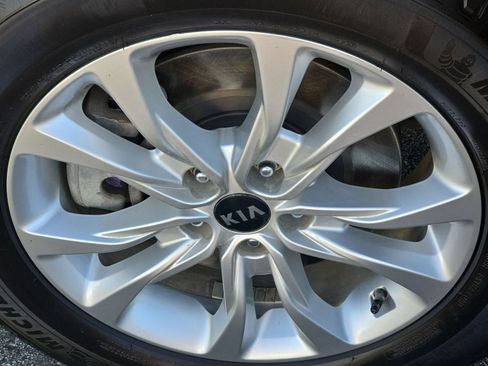 Used 2020 Kia Telluride LX FWD image 33