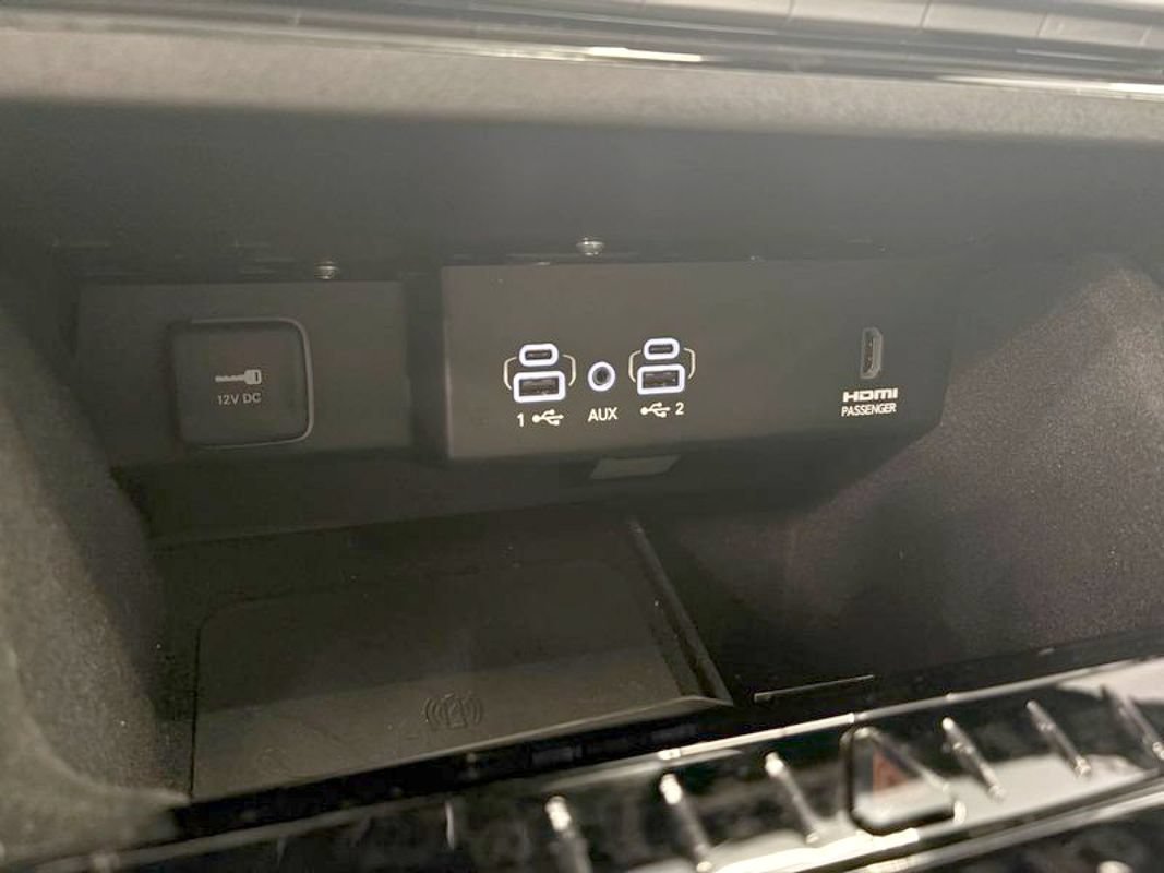 Used 2022 Jeep Wagoneer Series III w/ Premium Group I AWD/4WD image 30