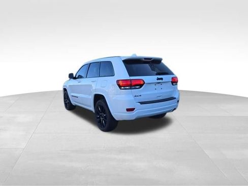 Used 2022 Jeep Grand Cherokee Laredo X AWD/4WD image 5