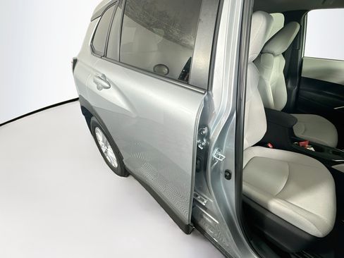 Used 2025 Toyota Corolla Cross LE FWD image 28