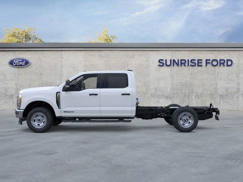 New 2026 Ford F350 XL w/ XL Chrome Package image 3
