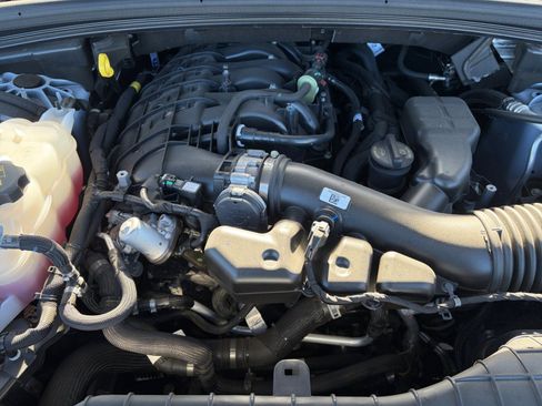 Used 2025 Jeep Grand Cherokee Altitude image 28