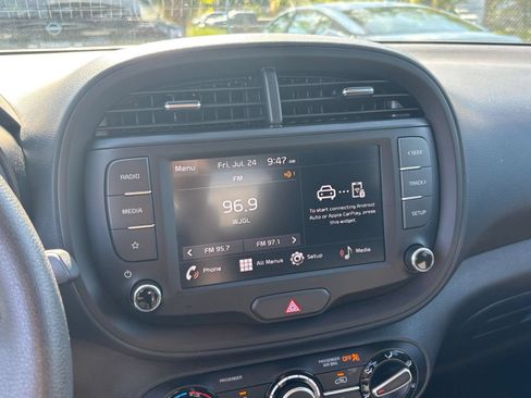 Used 2025 Kia Soul LX w/ LX Technology Package FWD image 20