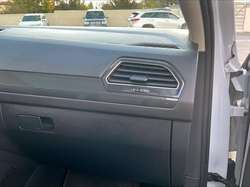 Used 2019 Volkswagen Tiguan SEL Premium w/ 3rd Row Seat Package image 17