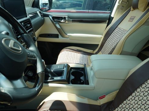 Used 2023 Lexus GX 460 Luxury w/ Sport Design Package AWD/4WD image 9