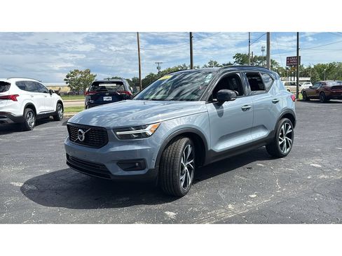 Used 2022 Volvo XC40 T5 R-Design w/ Advanced Package AWD/4WD image 3