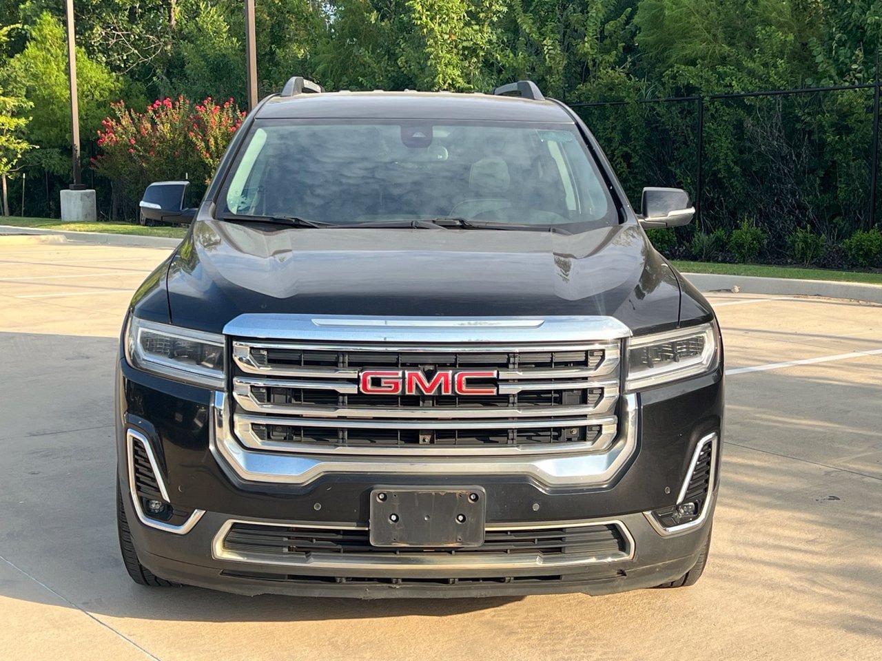 Used 2023 GMC Acadia SLT AWD/4WD image 2