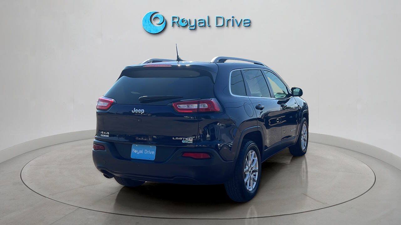 Used 2016 Jeep Cherokee Latitude w/ Cold Weather Group AWD/4WD image 5