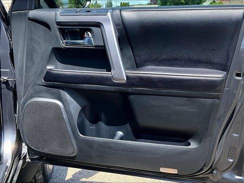 Used 2017 Toyota 4Runner SR5 Premium AWD/4WD image 23