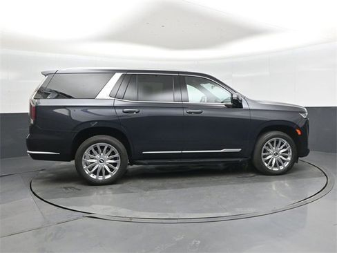 Used 2022 Cadillac Escalade Premium Luxury image 2