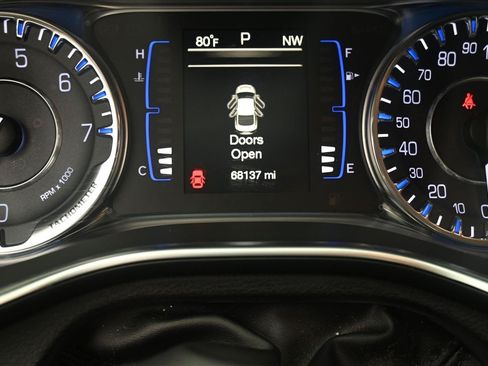 Used 2017 Chrysler 200 Limited Platinum w/ Comfort & Convenience Group FWD image 13
