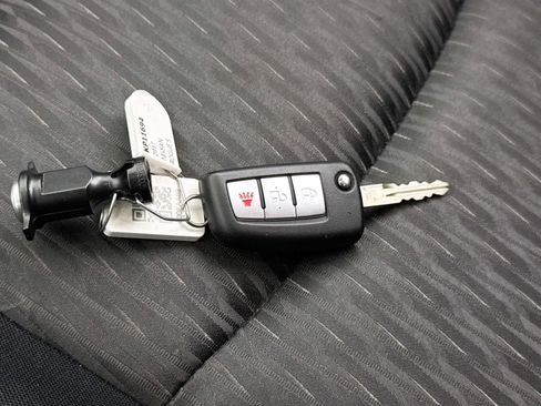 Used 2017 Nissan Rogue S image 33