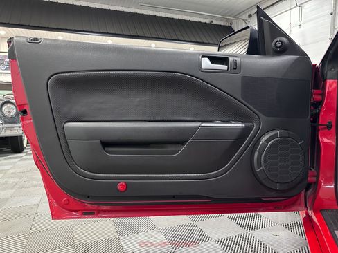 Used 2006 Ford Mustang GT Premium RWD image 42